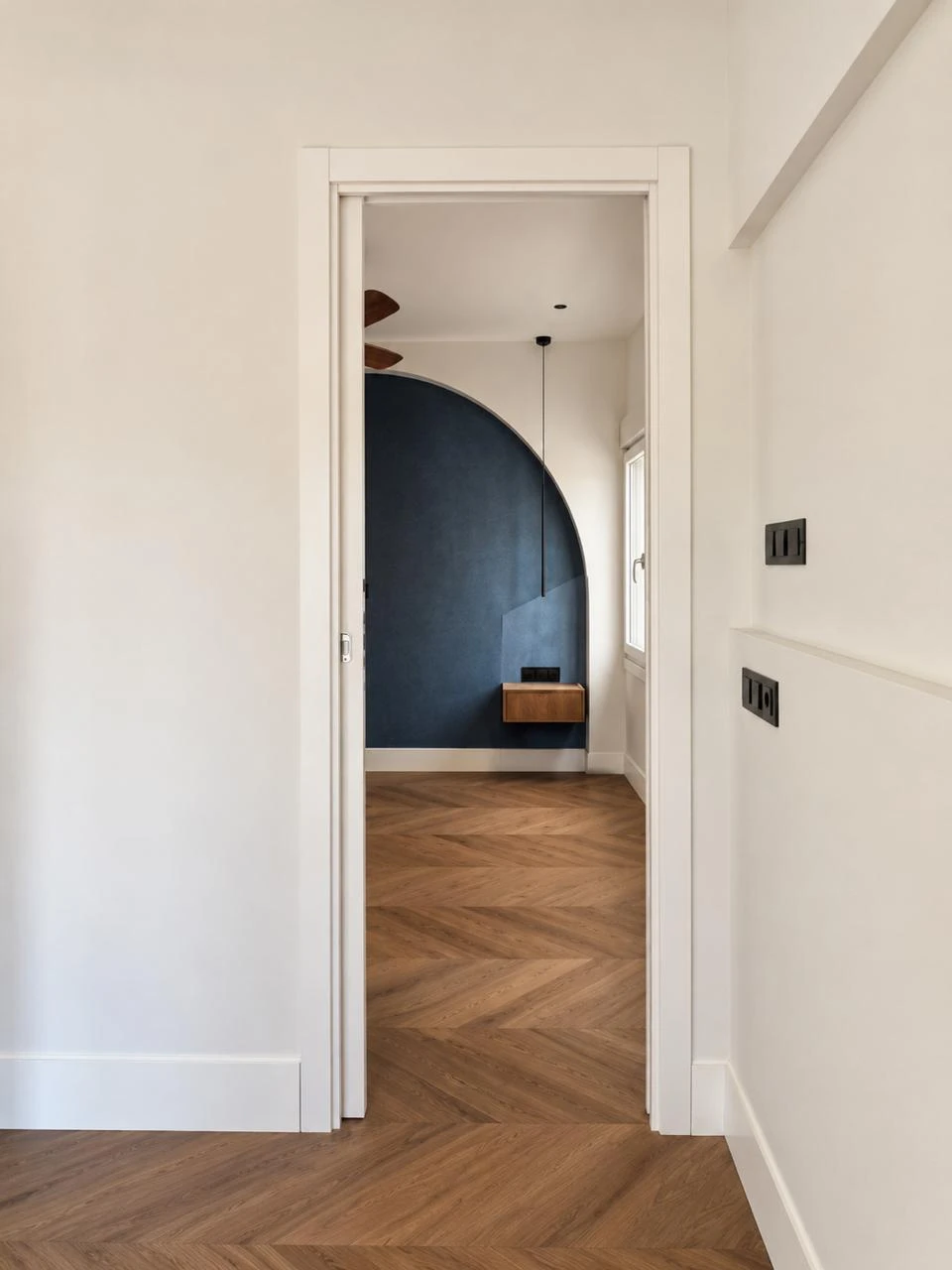 RFG63 — paso al dormitorio con puerta corredera
